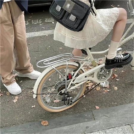 2023少女感满满的背景图 没有什么好期待的就早点睡