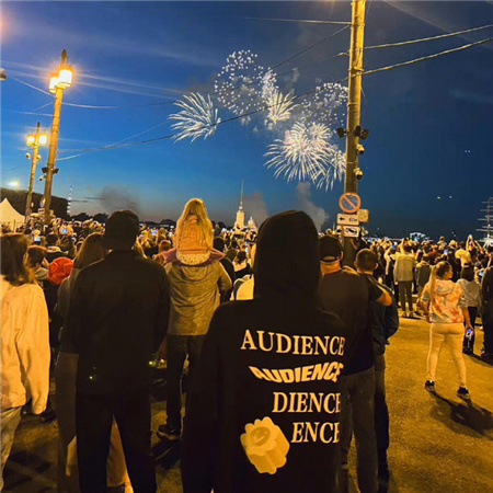 最热门浪漫的背景图简约充满自由感 小狗喜欢是单向道不可回头