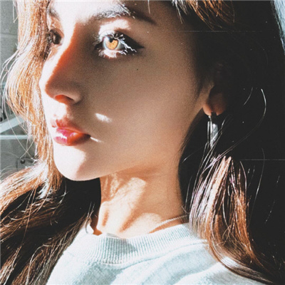 胶片氛围感女头204版 其实很多关系不用风吹自然就散了