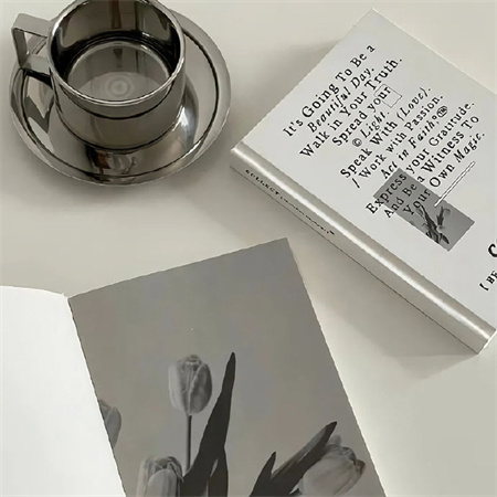 治愈生活白色系背景图唯美  清醒是一种细小而有耐心的英雄主义