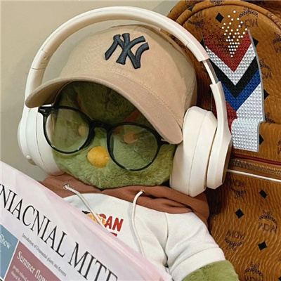 戴上耳机与世隔绝的猫狗头像 很喜欢熊二说的一句话俺饿啦