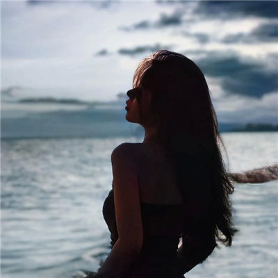 甜甜的情头真人版一人一张 超明显的情头很耐看