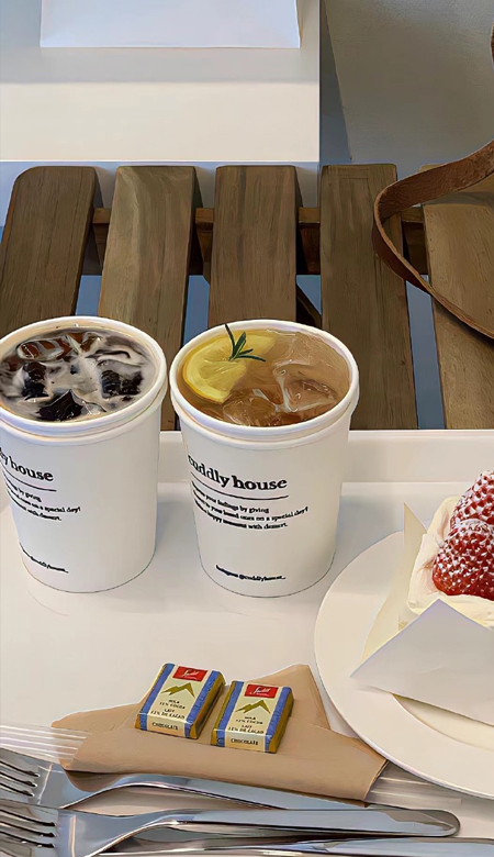 极简风格的氛围壁纸 悄悄伸出手和风击掌