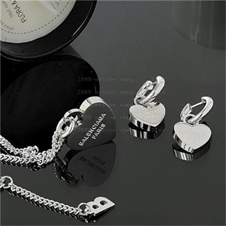 高级感ins背景图冷清暗黑系 很有质感很酷的配图合集