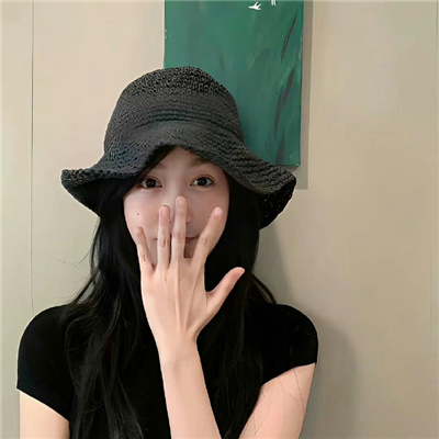 禁欲黑色系微信女头很洋气 与众不同的暗黑系女头