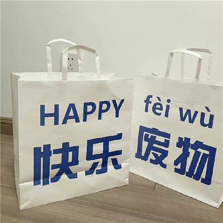 很吸睛的朋友圈背景图人见人爱 人们把心上不可及之人称为月亮