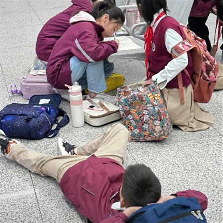 川渝人乐观精神状态图片引人注目 川渝人的精神状态好前卫