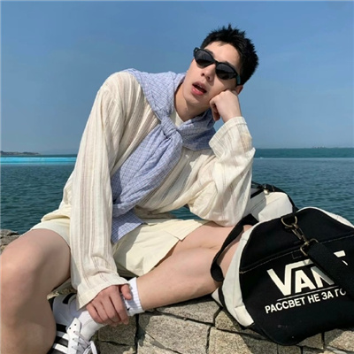 男头会一直中意稀有有范 成熟系的男头2024很养眼