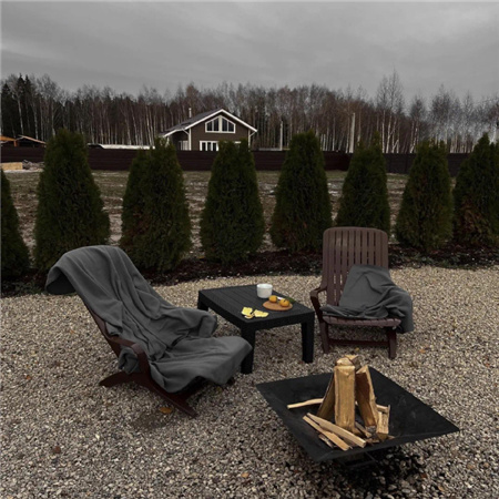 暗黑深沉配图风格简单且吸睛 允许一切发生